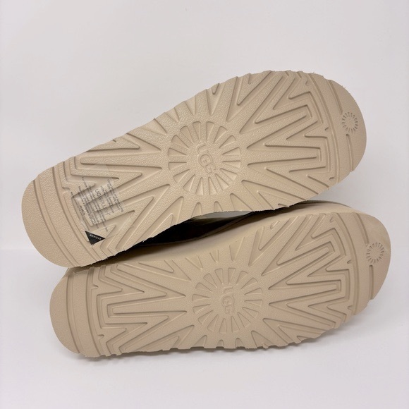 NWT UGG Classic Mini Platform Boots in Mustard Seed - 10 - Picture 9 of 11